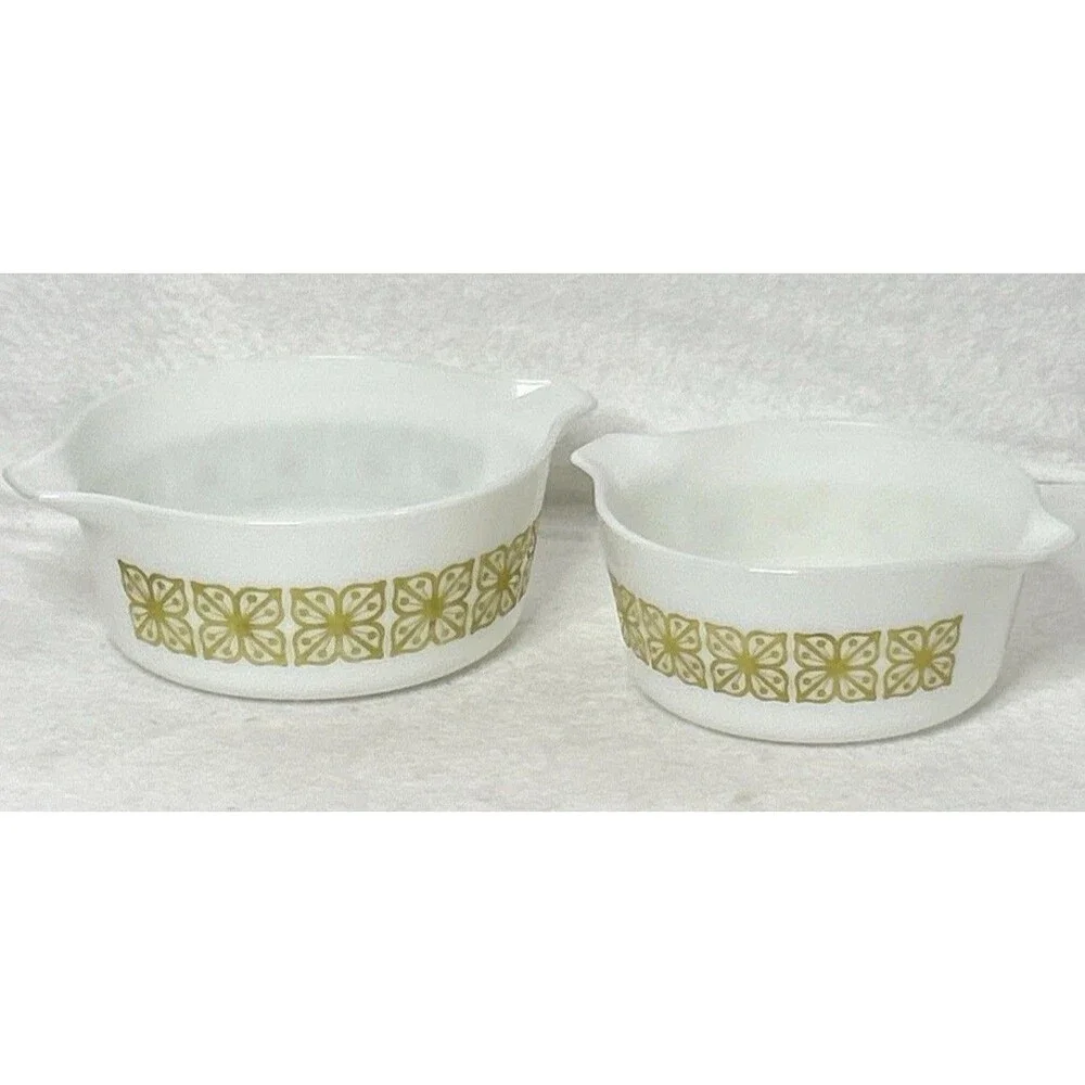 Vintage Pyrex Verde Square Flowers Dishes 2 1/2 Qt And 1 1/2 Qt Set Of 2 Nesting